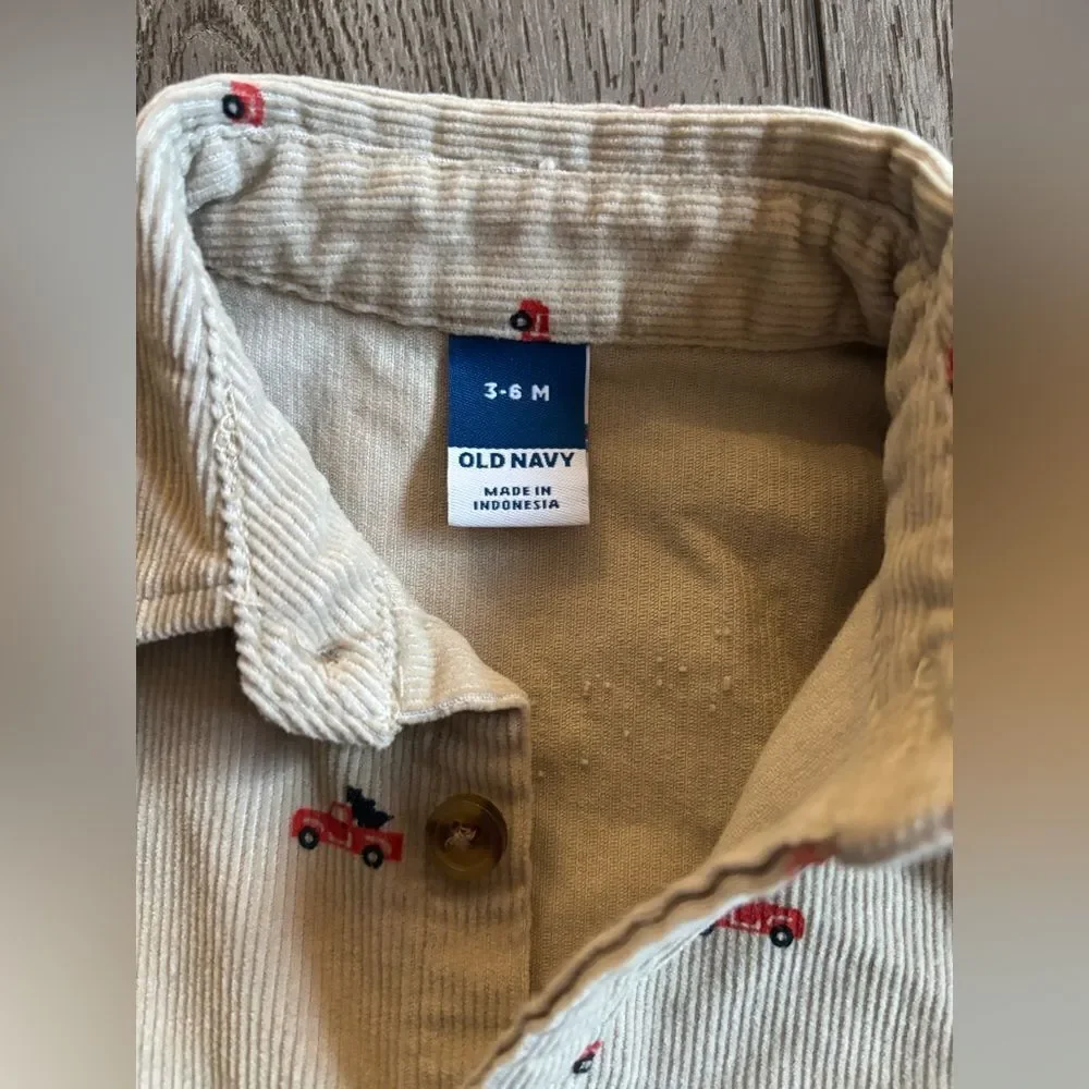 Old Navy Beige Kids Button Down Shirt with Red Christmas truck